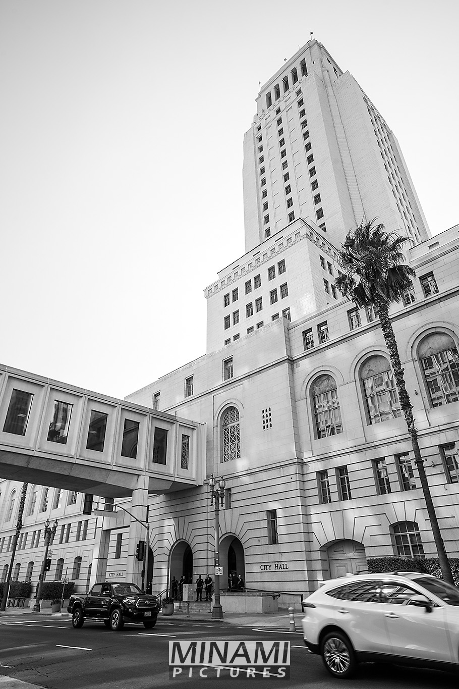 City Hall with many cops and no threats